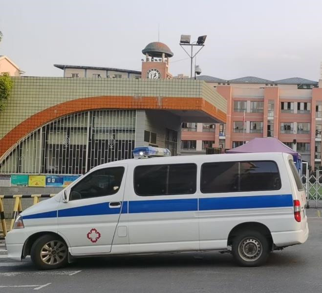 涵江救护车出租护送骨折病人一公里多少钱